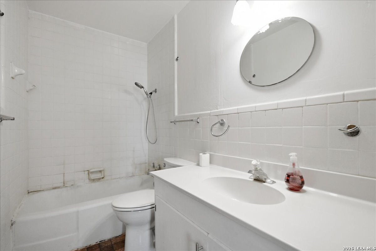112 Charles Street George West TX 78022