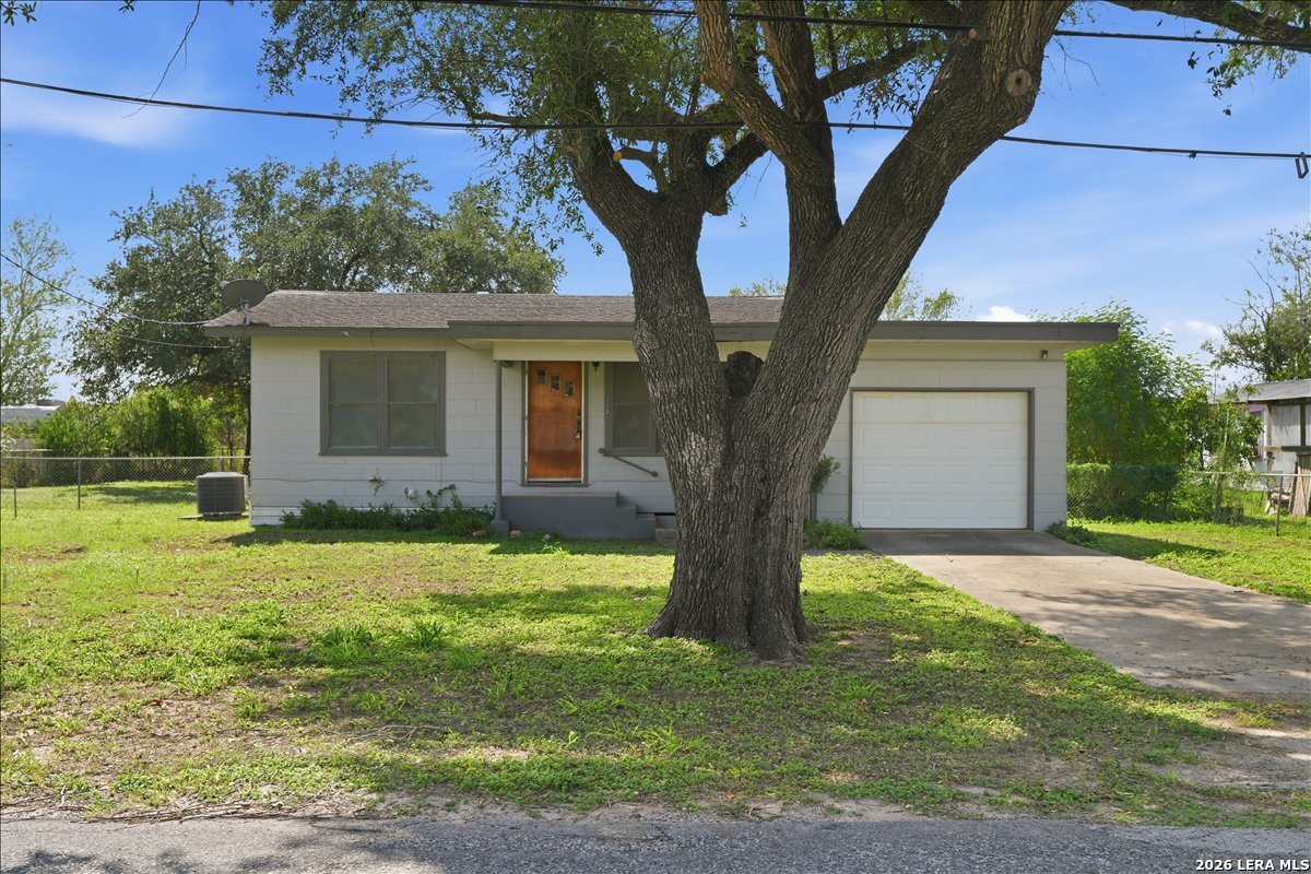 112 Charles Street George West TX 78022