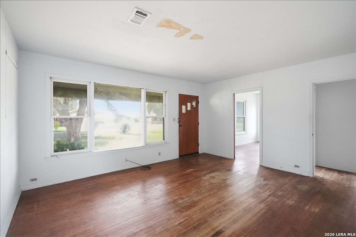 112 Charles Street George West TX 78022