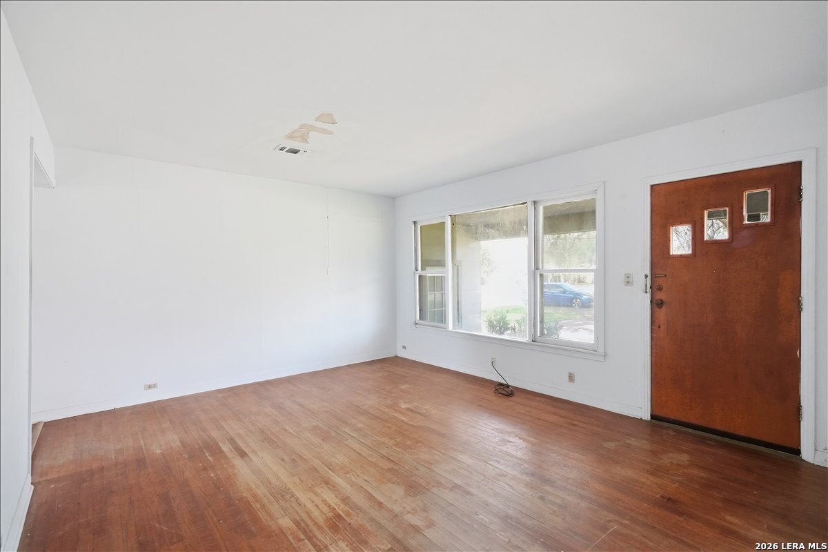 112 Charles Street George West TX 78022