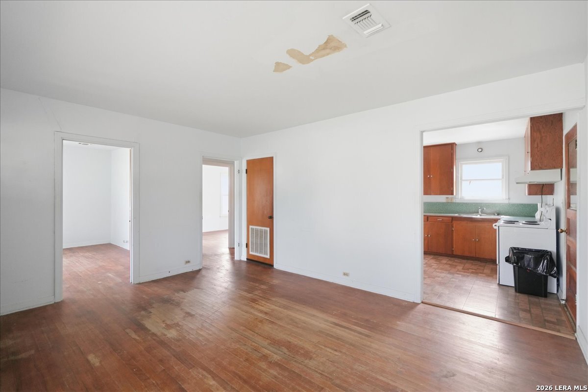 112 Charles Street George West TX 78022