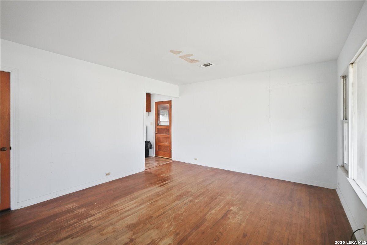 112 Charles Street George West TX 78022