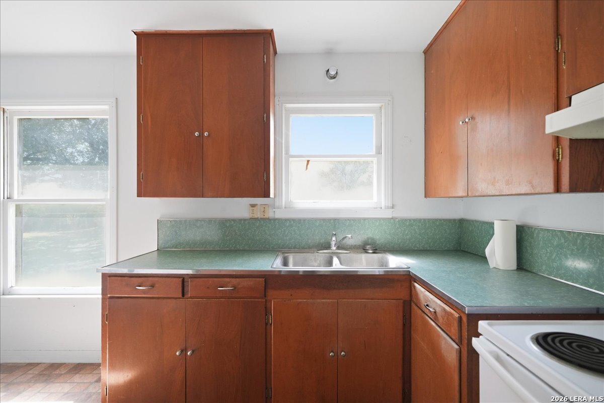 112 Charles Street George West TX 78022