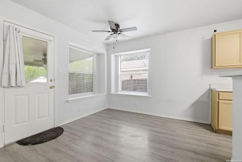 6806 Grapevine Lake San Antonio TX 78244
