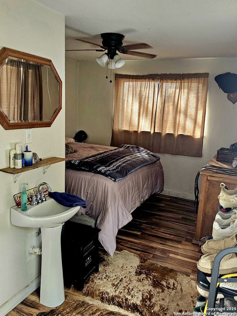 208 Jeff Pleasanton TX 78064