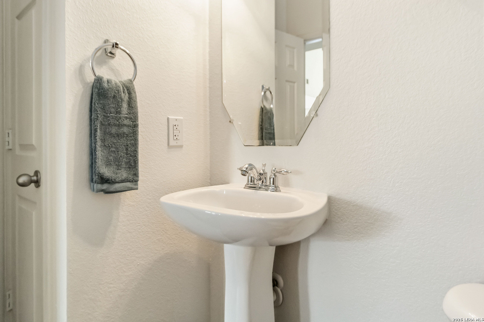 906 Desert Bluff San Antonio TX 78258