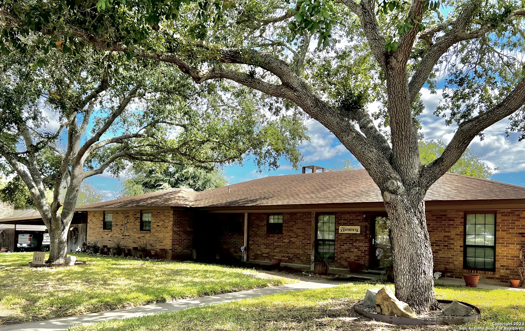 415 Cottonwood Street Kenedy TX 78119