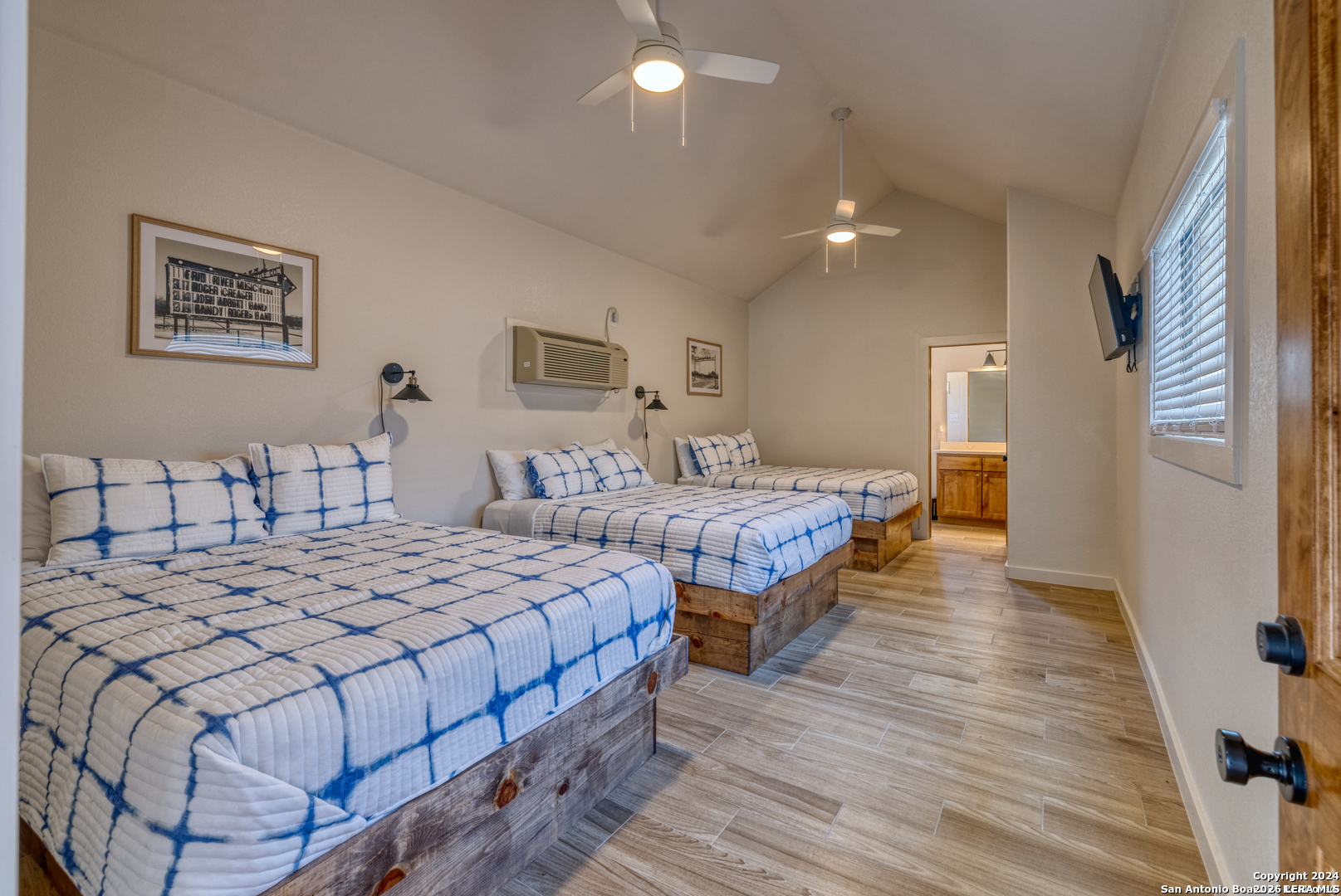 1450 Mountain Valley Concan TX 78838