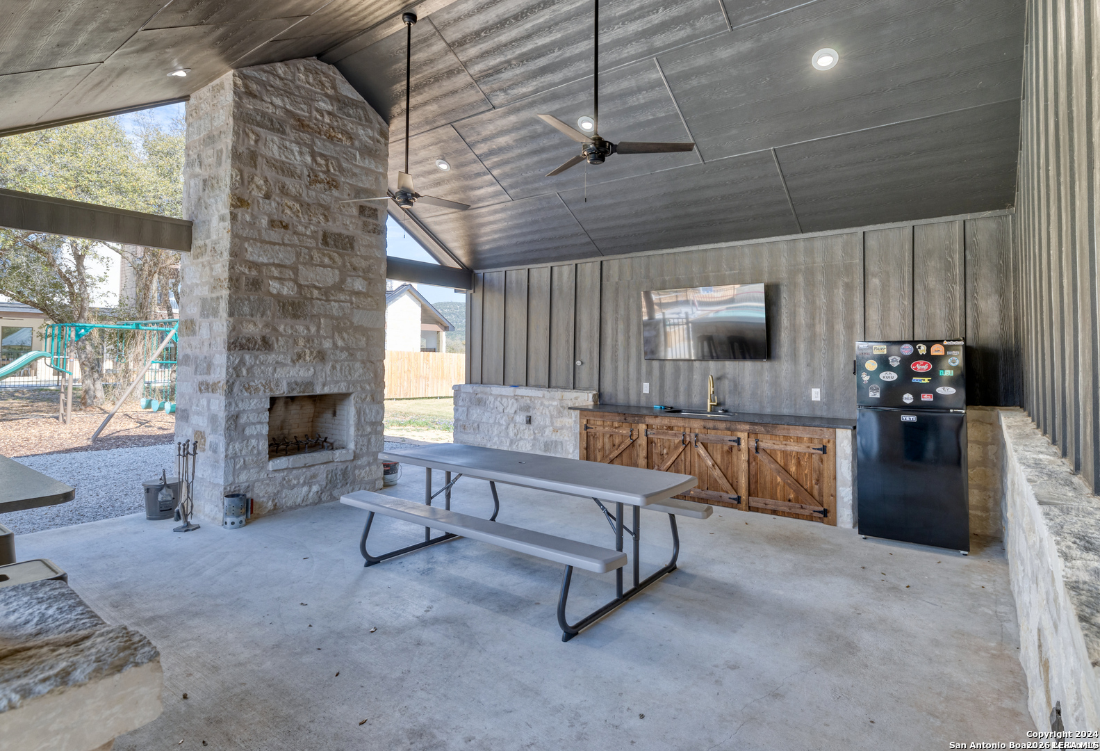 1450 Mountain Valley Concan TX 78838