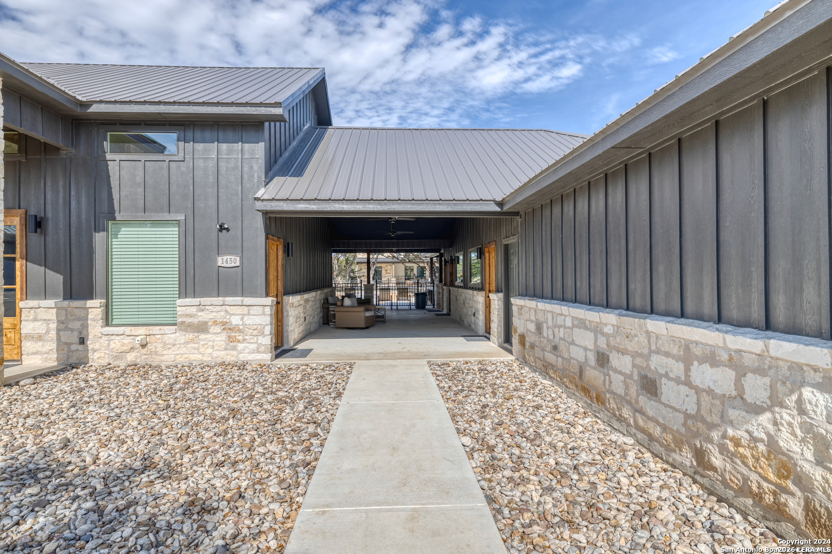 1450 Mountain Valley Concan TX 78838
