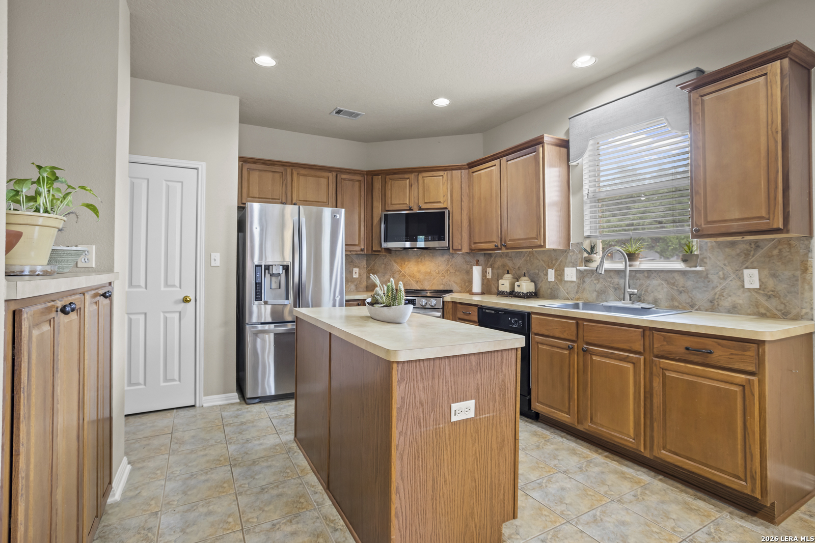 2847 Lakehills San Antonio TX 78251