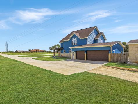 2729 County Road 357 La Vernia TX 78121