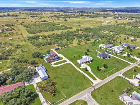 2729 County Road 357 La Vernia TX 78121