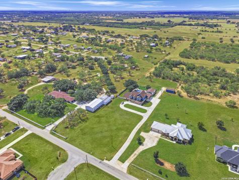 2729 County Road 357 La Vernia TX 78121