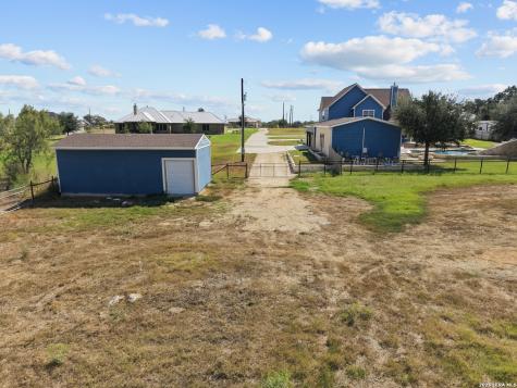 2729 County Road 357 La Vernia TX 78121
