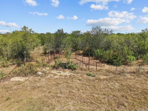 2729 County Road 357 La Vernia TX 78121
