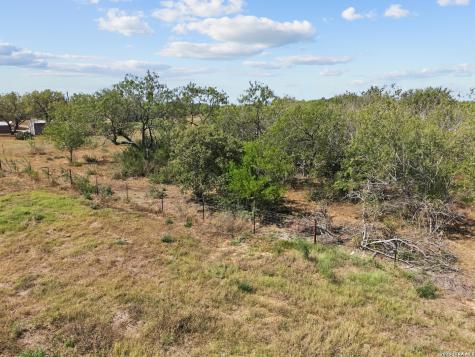 2729 County Road 357 La Vernia TX 78121