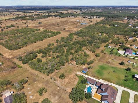 2729 County Road 357 La Vernia TX 78121