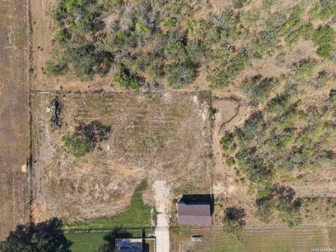 2729 County Road 357 La Vernia TX 78121