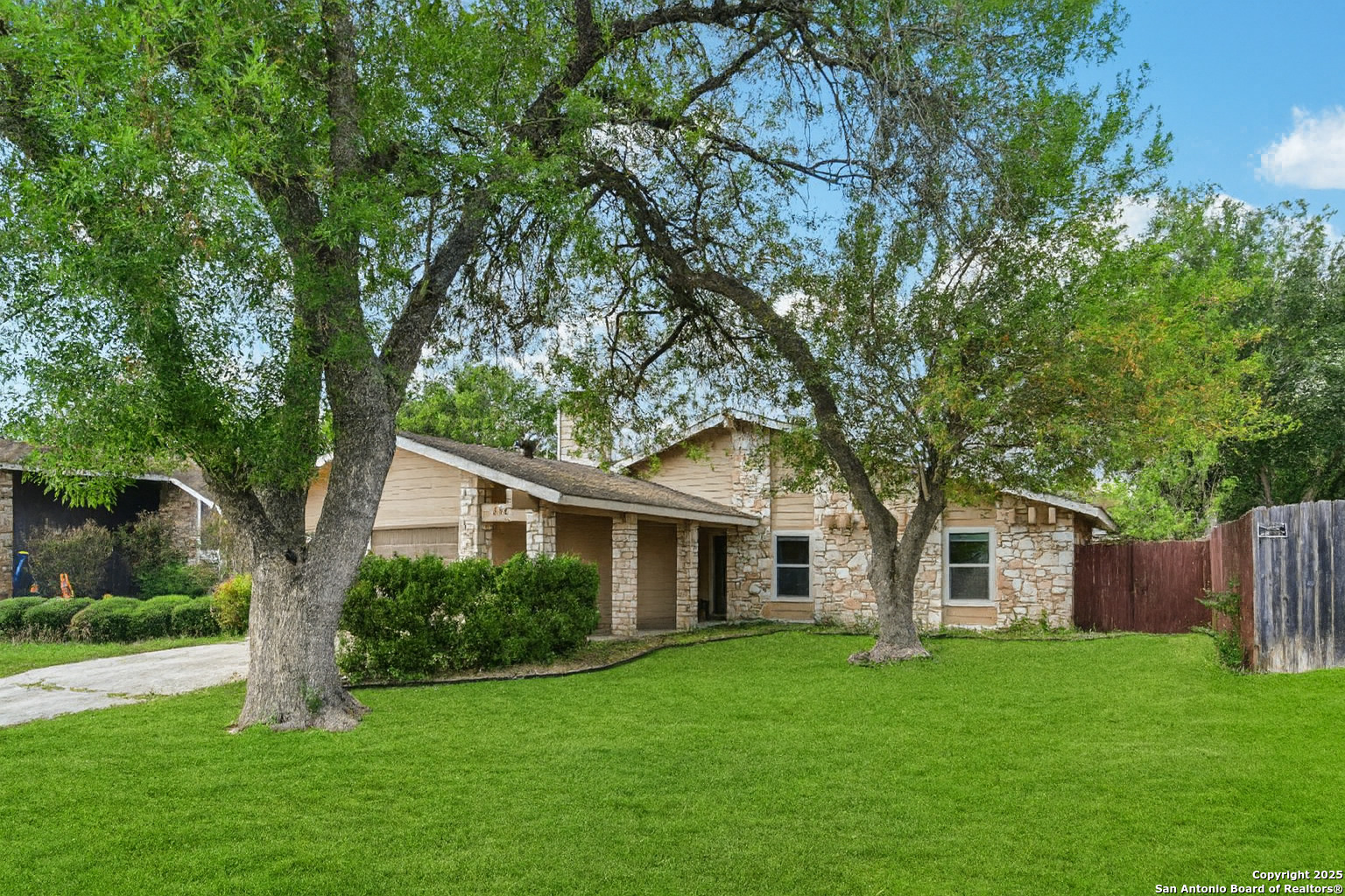 238 Guilford Forge Universal City TX 78148