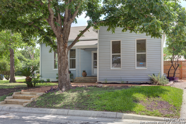 284 N Mesquite Avenue New Braunfels TX 78130