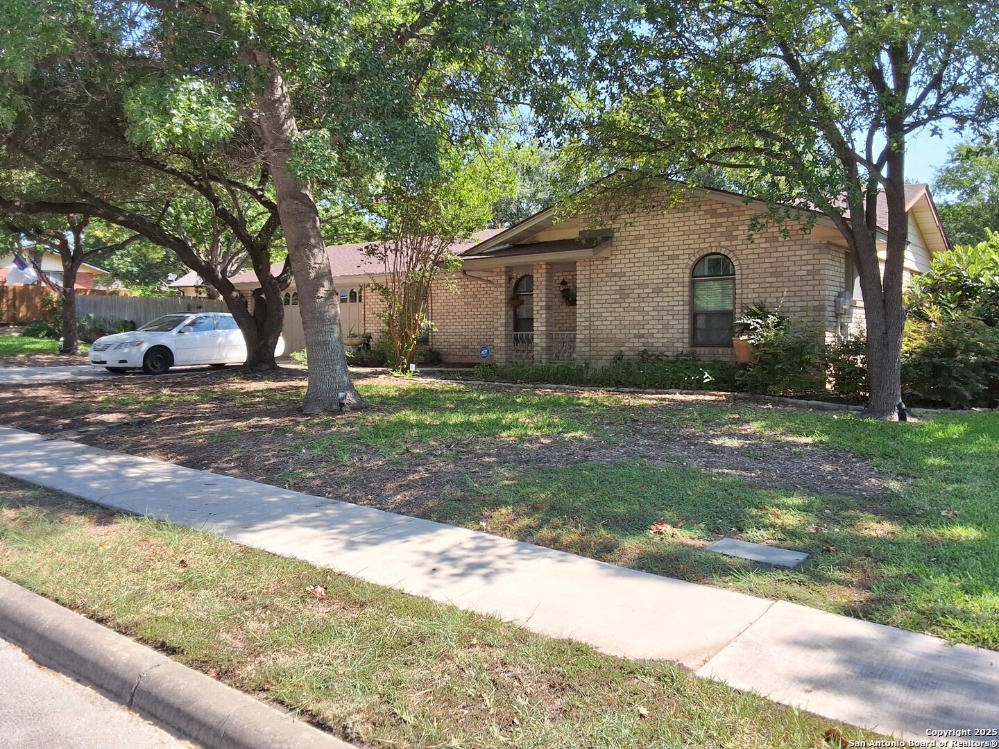 507 Amistad Universal City TX 78148
