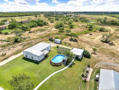 149 County Road 256 Floresville TX 78114