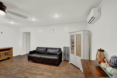149 County Road 256 Floresville TX 78114