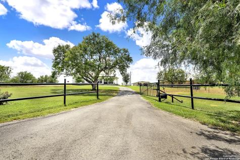 149 County Road 256 Floresville TX 78114