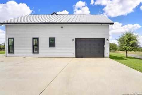 149 County Road 256 Floresville TX 78114
