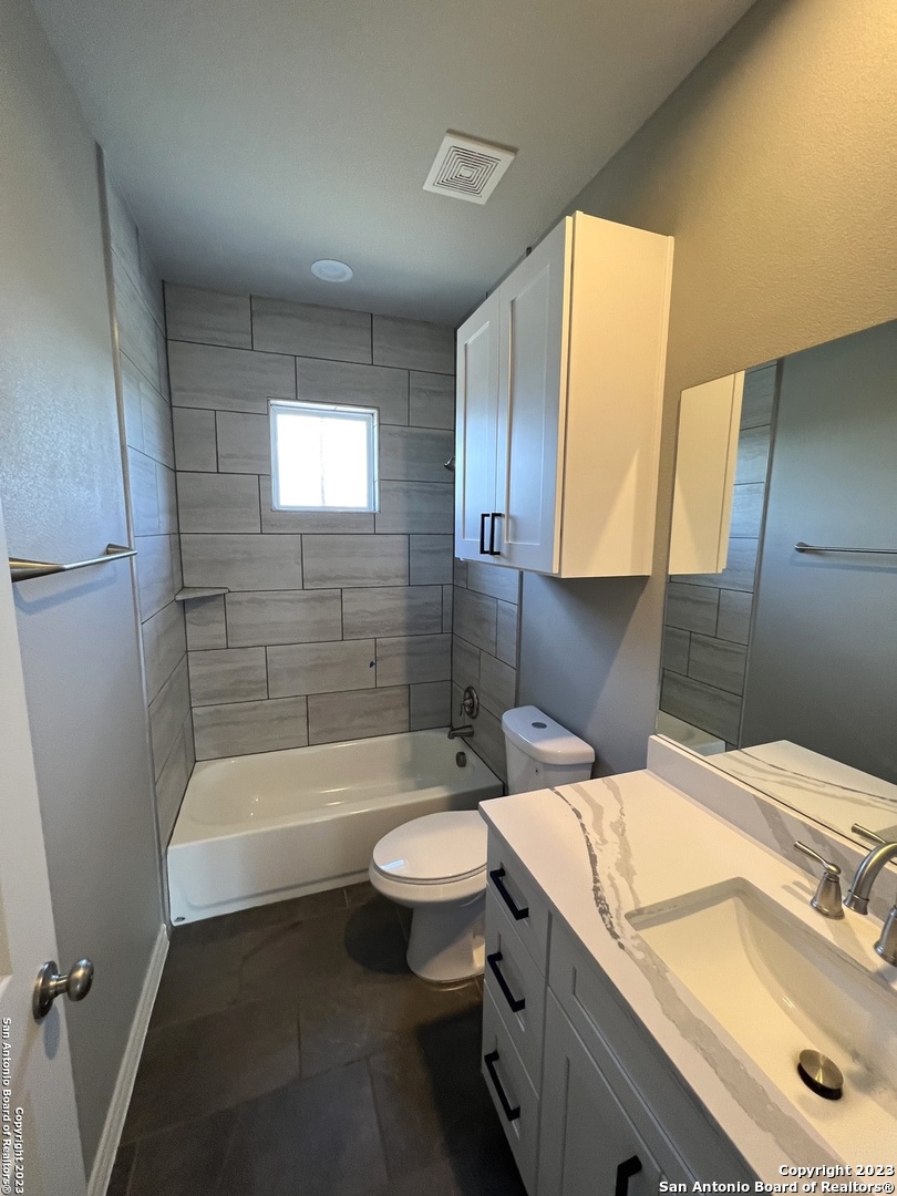 120 S Calvin Barrett Blanco TX 78606