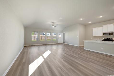 1104 Limestone Ridge Seguin TX 78155