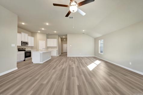 1104 Limestone Ridge Seguin TX 78155