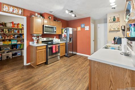 10711 Manor Creek San Antonio TX 78245