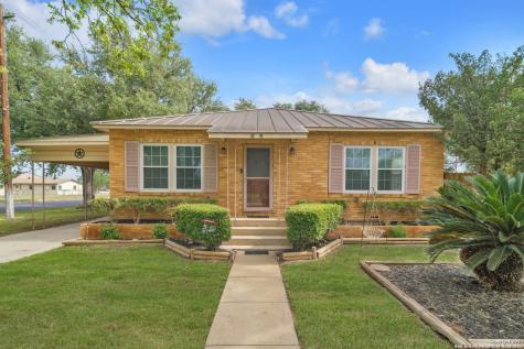 905 E Taft Street Pearsall TX 78061
