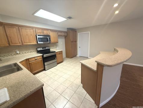 717 Lookout Canyon Lake TX 78133