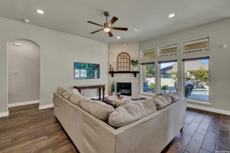 1181 Hammock Glen New Braunfels TX 78132