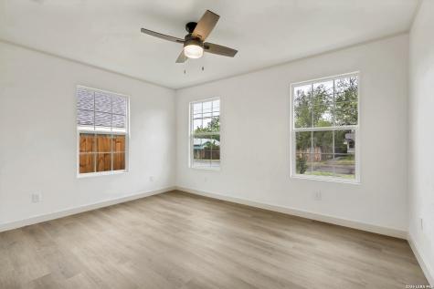 713 Lamar Kerrville TX 78028