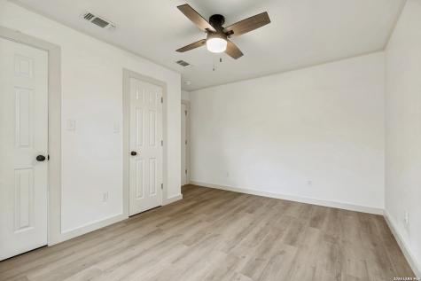 713 Lamar Kerrville TX 78028