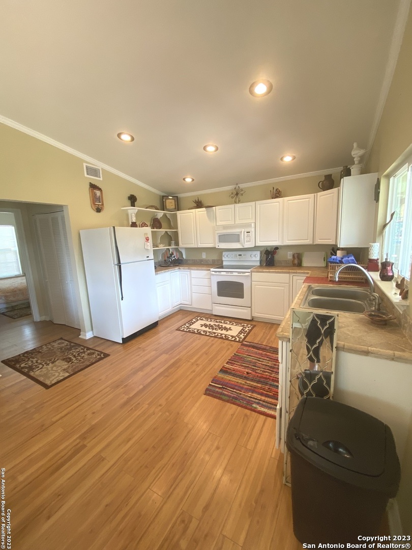 980 Pebble Beach Drive NW Lakehills TX 78063