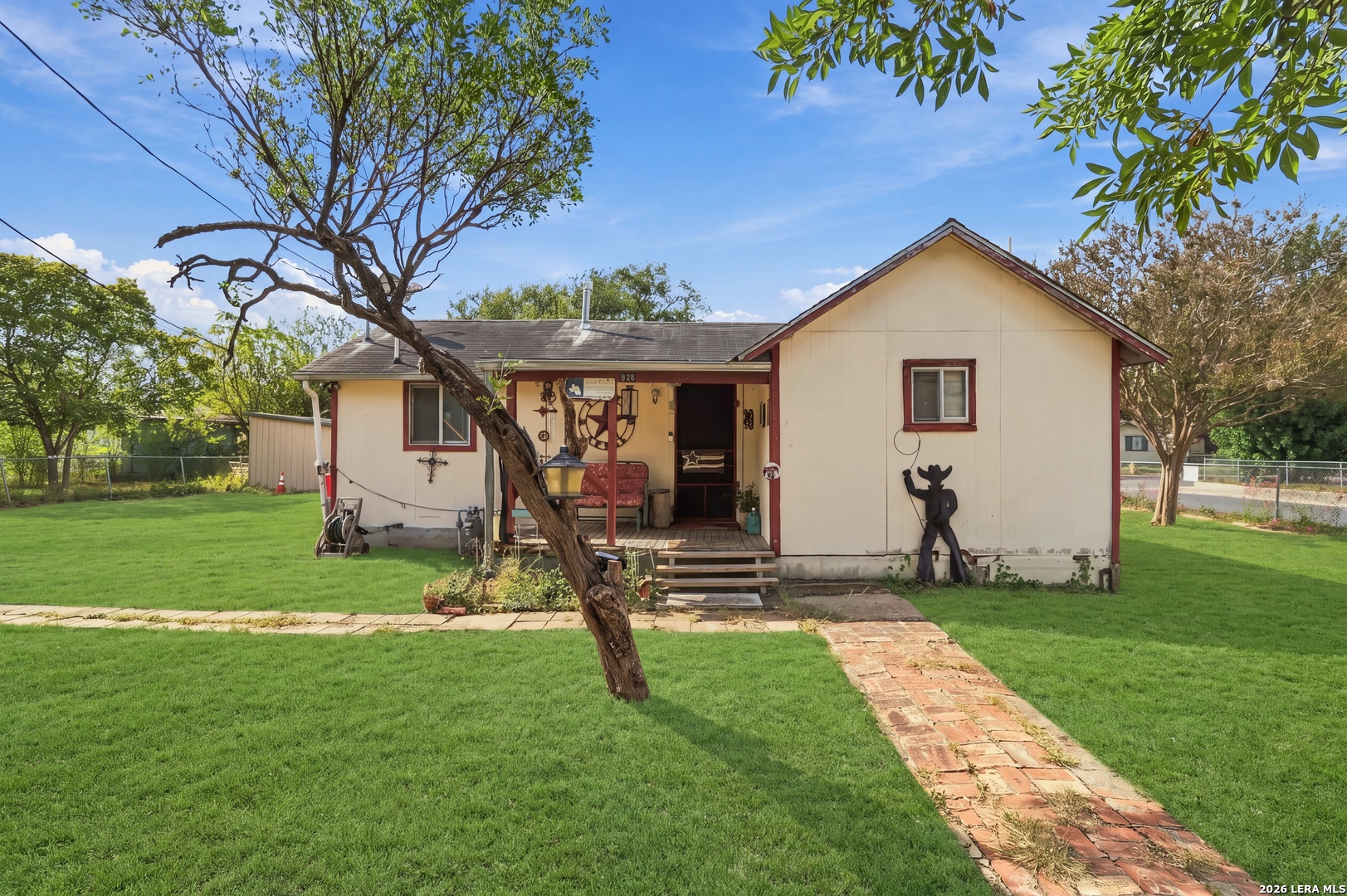828 Fenfield Avenue San Antonio TX 78211