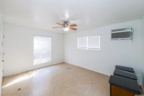 8207 Glen Fox San Antonio TX 78239