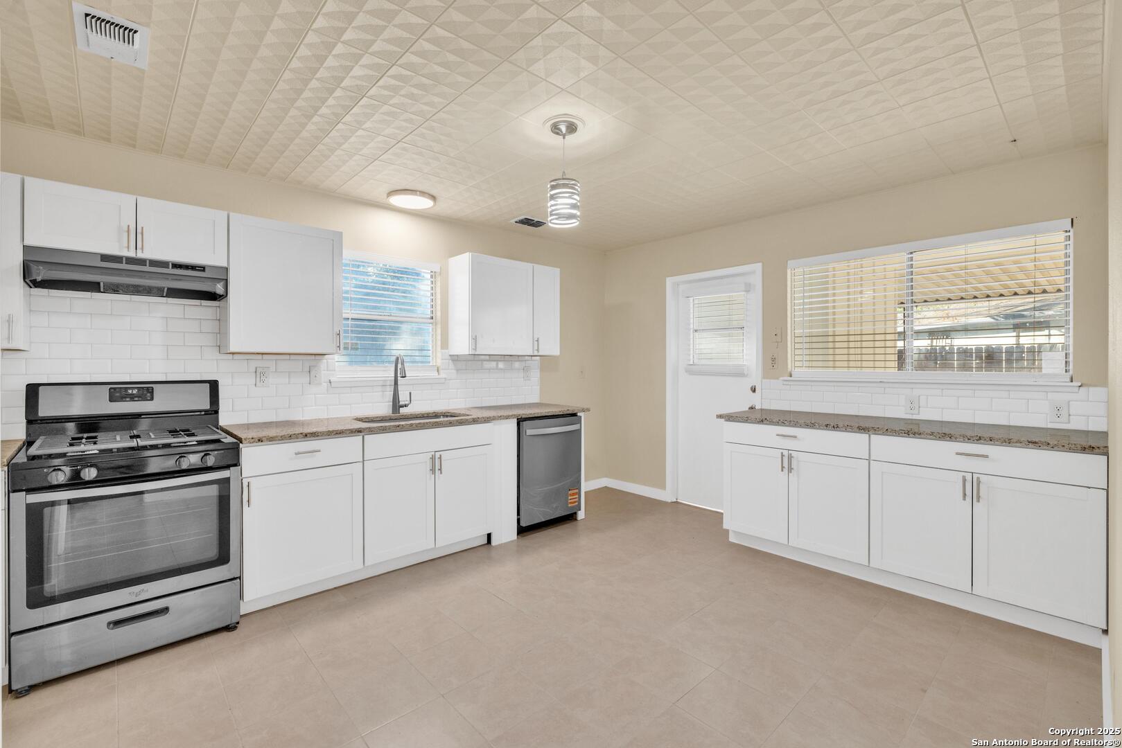 2722 Lagoon San Antonio TX 78224
