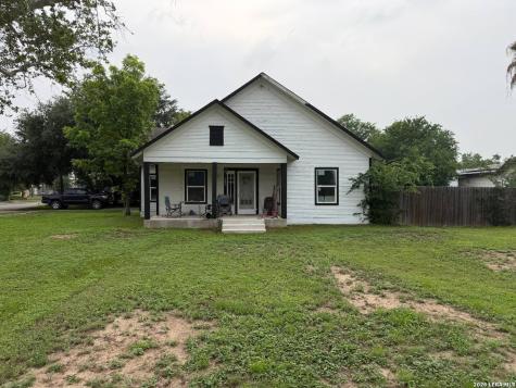 703 N High Street Uvalde TX 78801