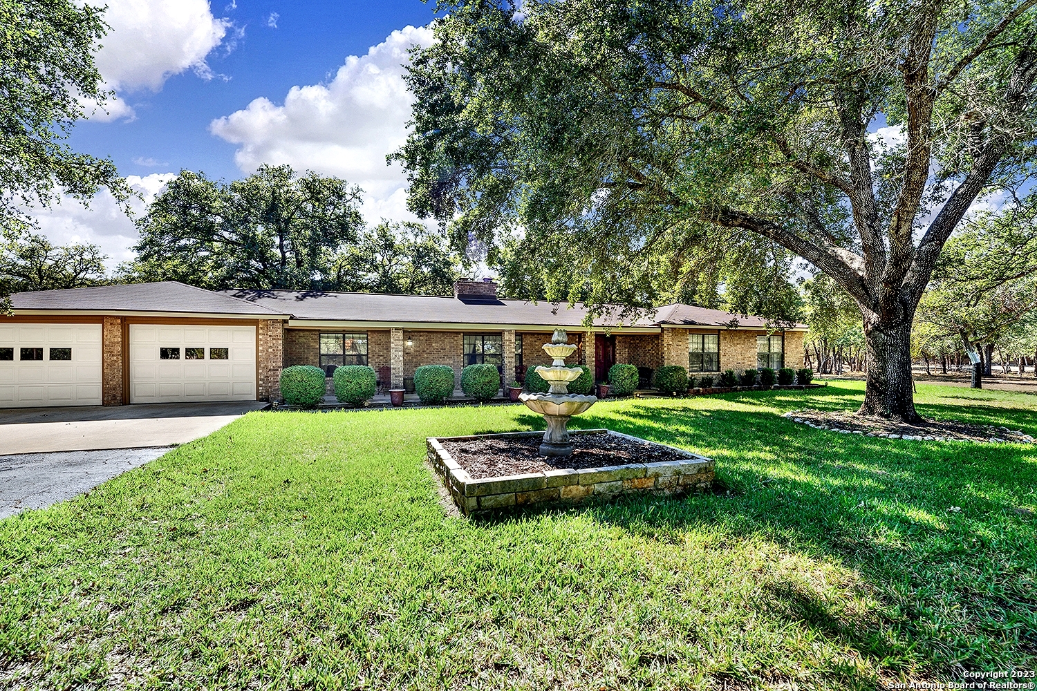 1983 Bentwood Drive Floresville TX 78114