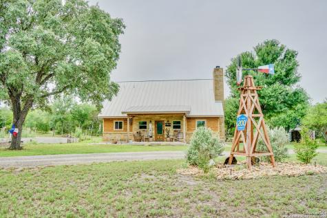 457 County Road 4614 Castroville TX 78009
