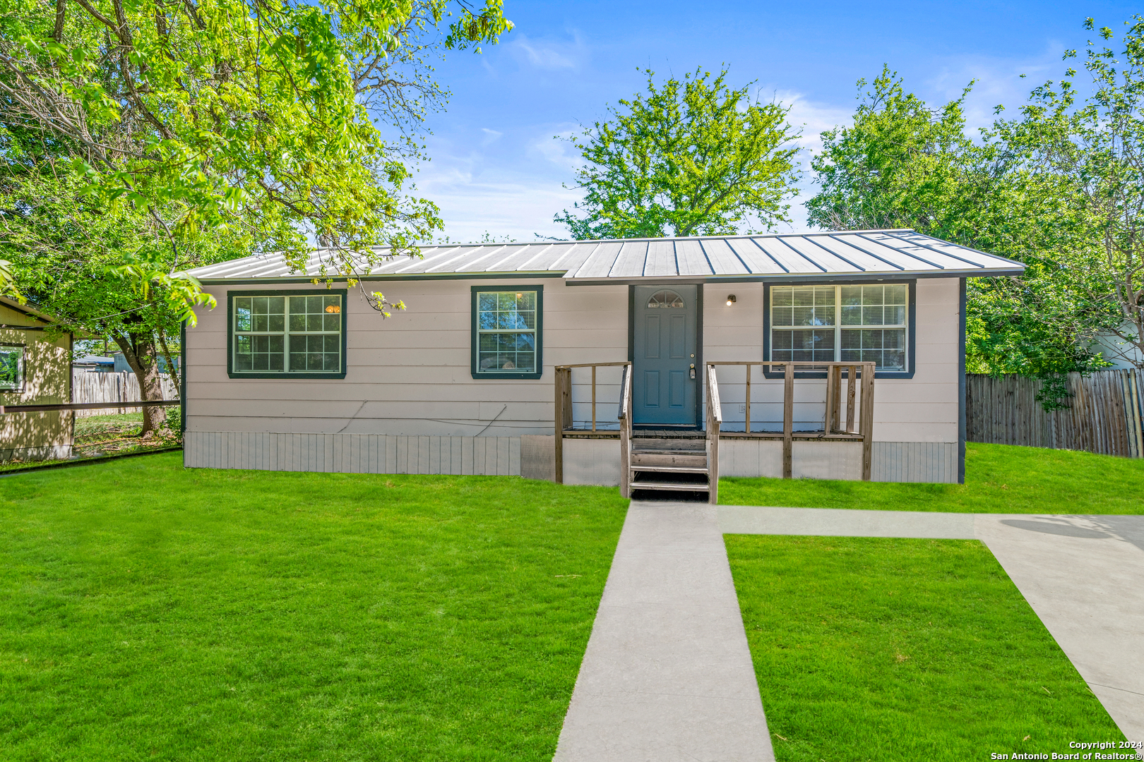 1305 22nd Street Hondo TX 78861