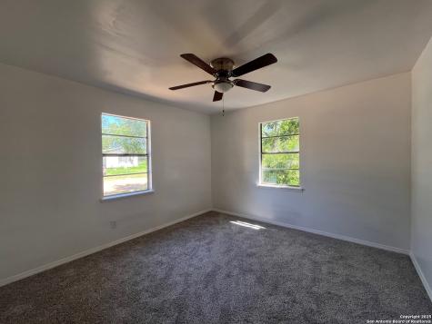 130 N Trevino Pearsall TX 78061