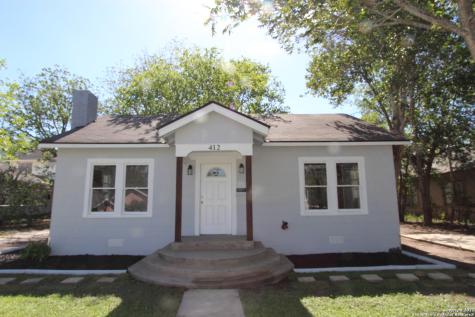 412 S 6th Street Kenedy TX 78119