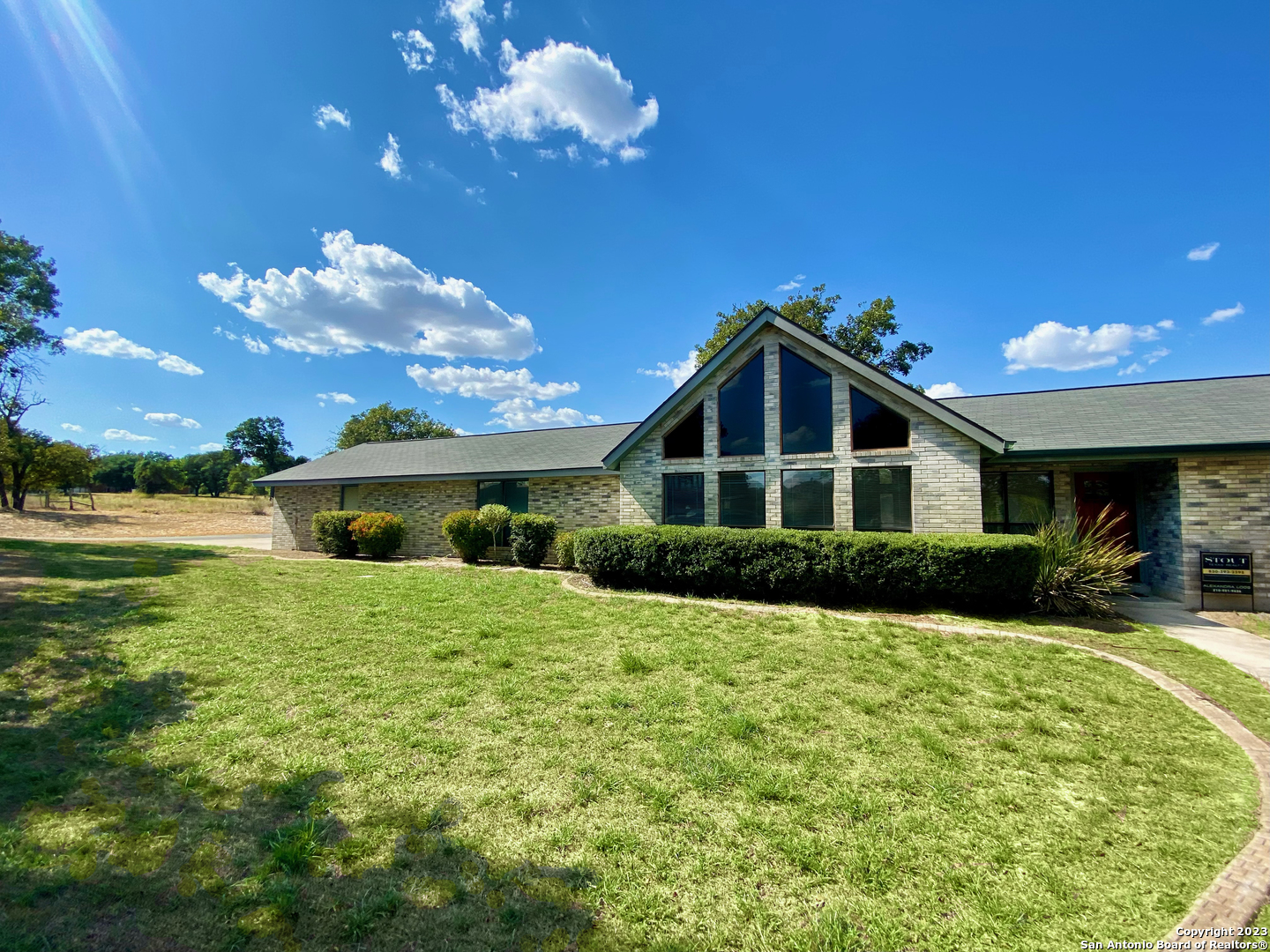 145 Oak Fields Drive Floresville TX 78114